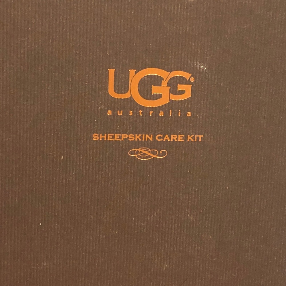 UGG Sheepskin Care Kit - Picture 2 of 4